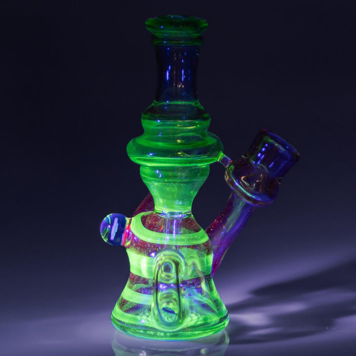 Kloud X Smitty UV Recycler displayed with UV lighting rigth angle - Up N Smoke