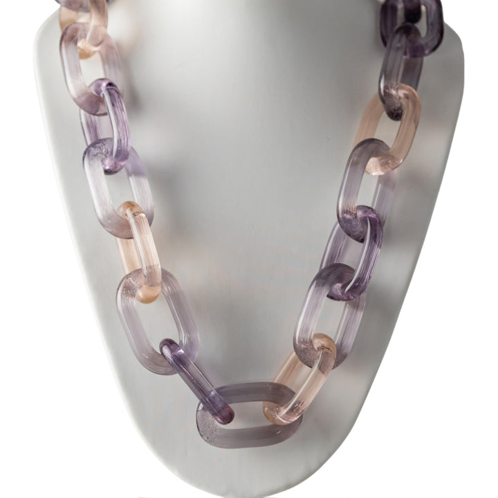 Wham UV Glass Chain reacting to the UV light displayed on a white background - Up N Smoke